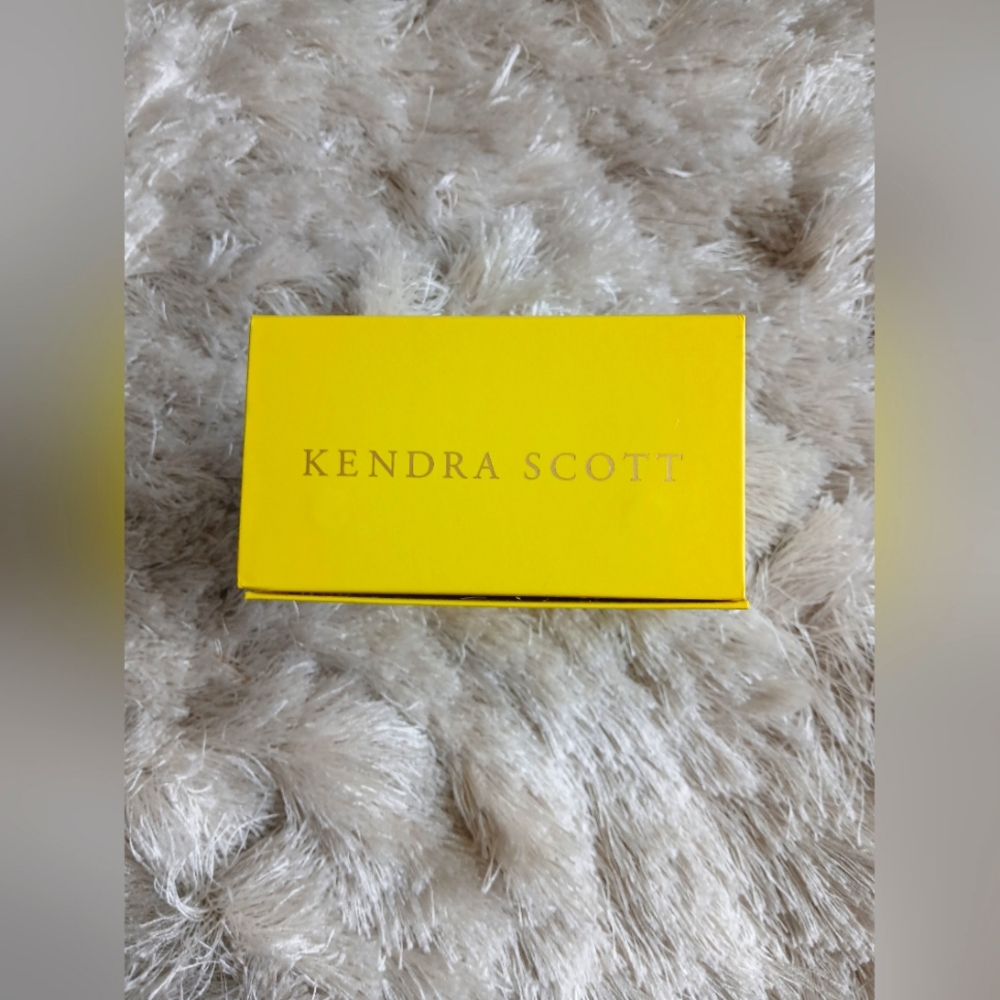 Kendra Scott Earrings - Picture 3 of 4